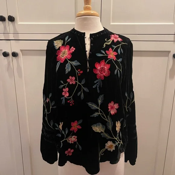 Johnny Was Floral Embroidered Velvet Estate Blouse Black - Picture 2 of 9